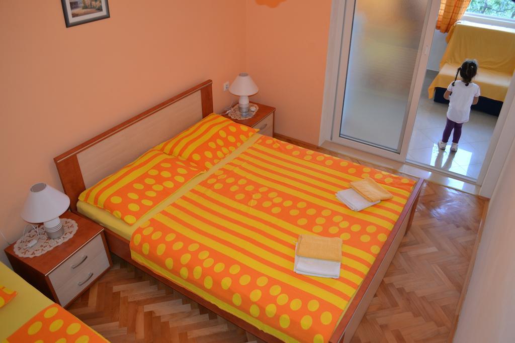 Apartments Karlo Omis Room photo