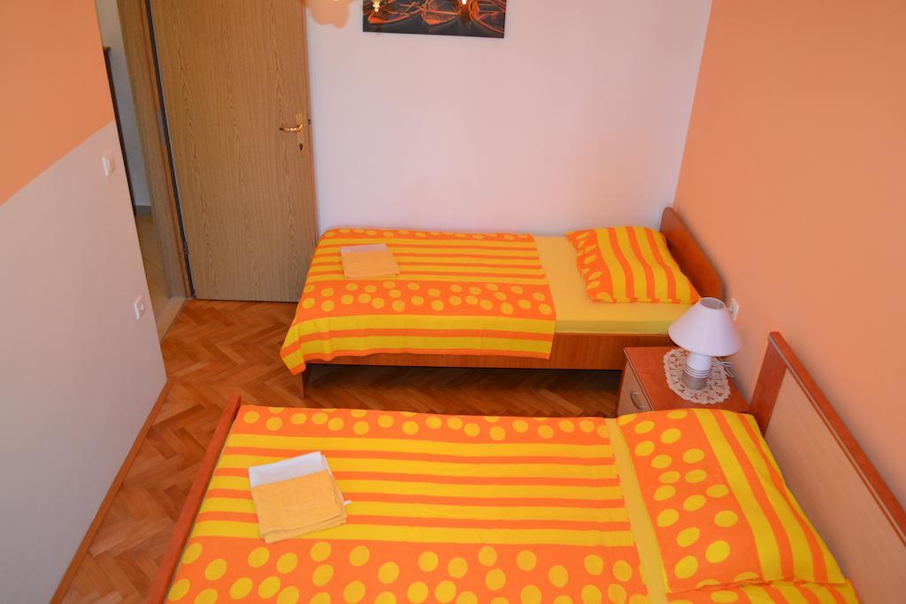Apartments Karlo Omis Room photo